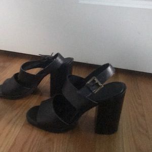 Urban outfitters clunky 90’s sandal heel